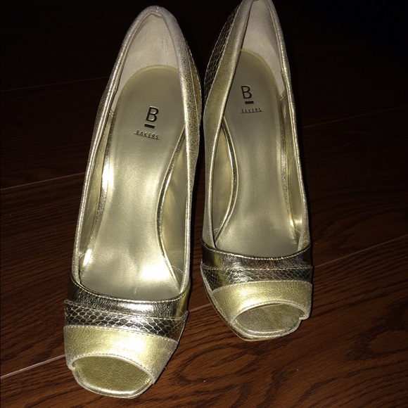 Bakers Gold Peep Toe Pumps