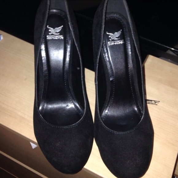 black heels - Picture 2 of 4