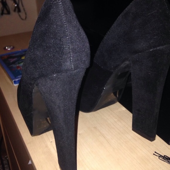 black heels - Picture 4 of 4