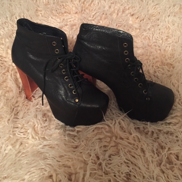 Pre loved but almost in perfect condition ❤️