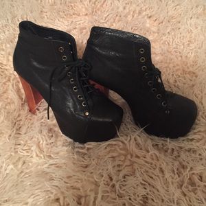 Pre loved but almost in perfect condition ❤️