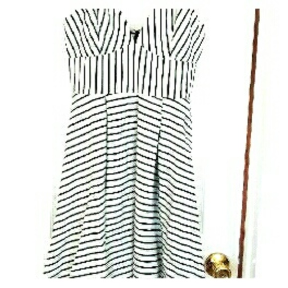 V-neck coctail striped dress