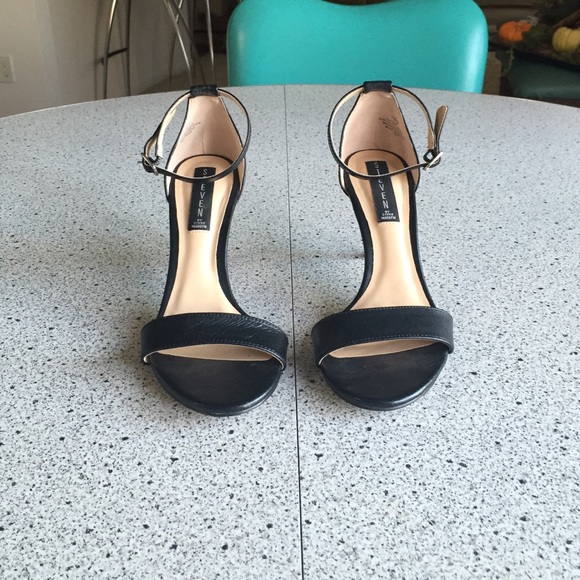 Leather, beautiful, danceable Steve Madden shoes