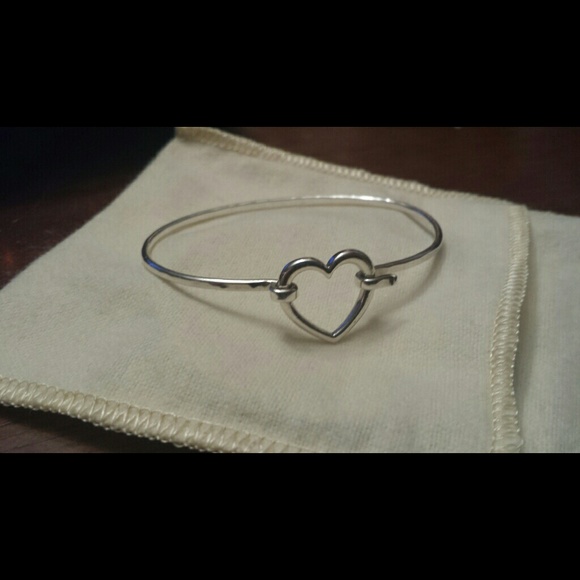 Retired James Avery Hooked on heart