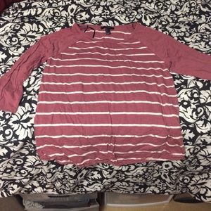 Maroon tee. 3/4 sleeves