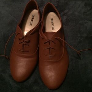 Brown oxfordlike shoes