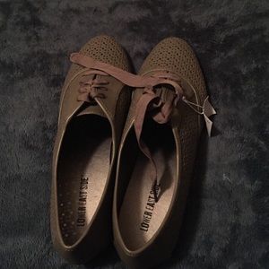 Grey Oxfordlike shoes