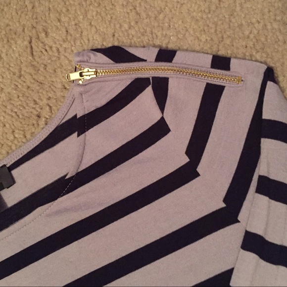 🚫SOLD IN BUNDLE!🚫 Lilac striped longsleeve top - Picture 2 of 4