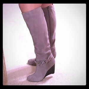 BCBG LIKE NEW gray wedge boots