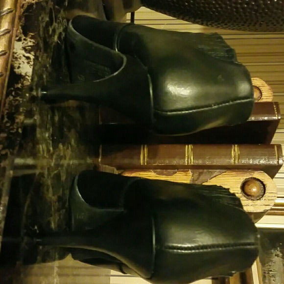Black ankle boots 3 inch heel. NEW!!!! - Picture 2 of 3