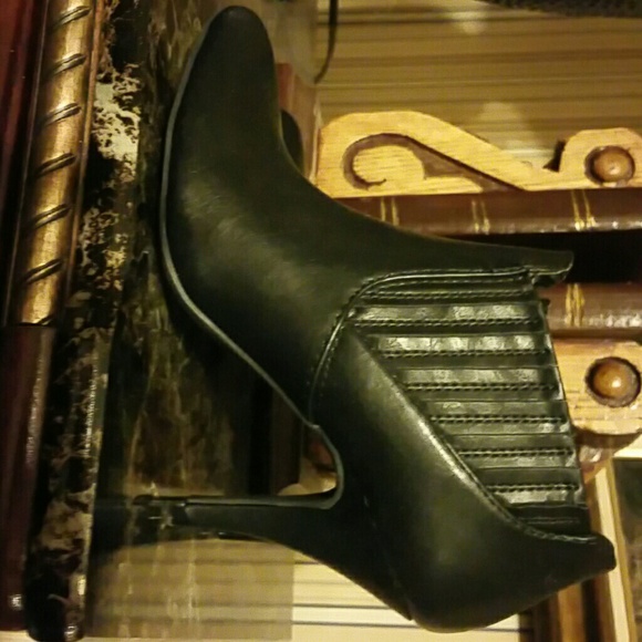 Black ankle boots 3 inch heel. NEW!!!! - Picture 3 of 3