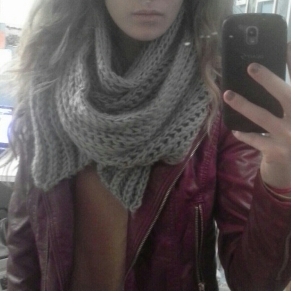 Accessories - Grey Knit Scarf
