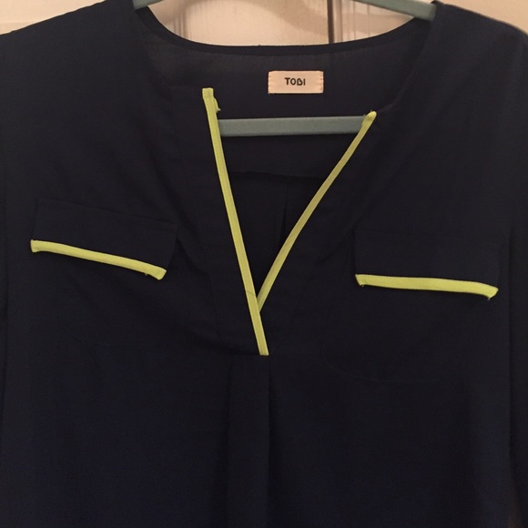 Navy blouse ! - Picture 2 of 2
