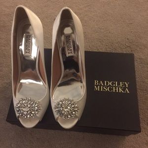 Badgley mischka irovy wedding heels