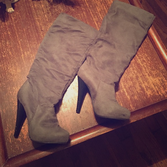 Agaci Gray knee high boots with heel size 6