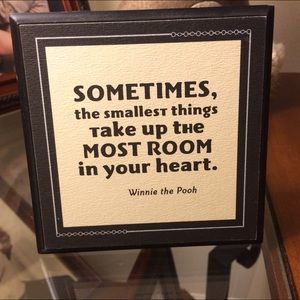 Disney Winnie the Pooh Hallmark Stand| Gift