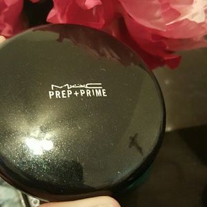 M.A.C. prep +prime transparent finishing powder