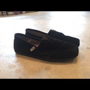Brand new black TOMS.