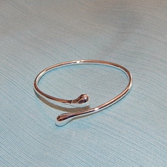 WATER DROPLET SILVER BRACELET