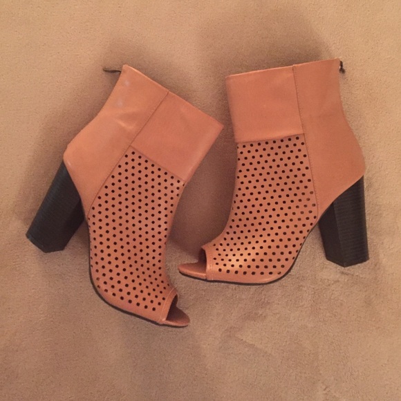 Open-toed tan booties