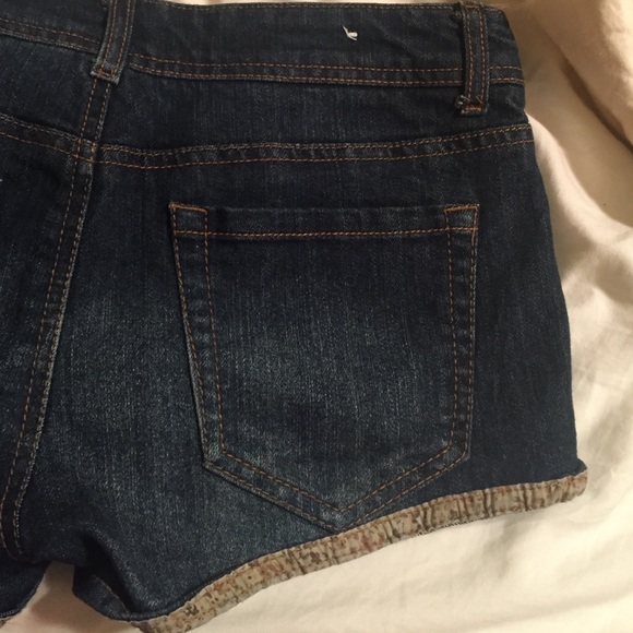 Dark jean shorts - Picture 3 of 3