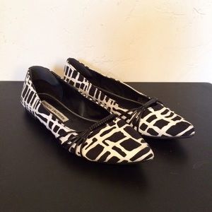 Chinese Laundry flats