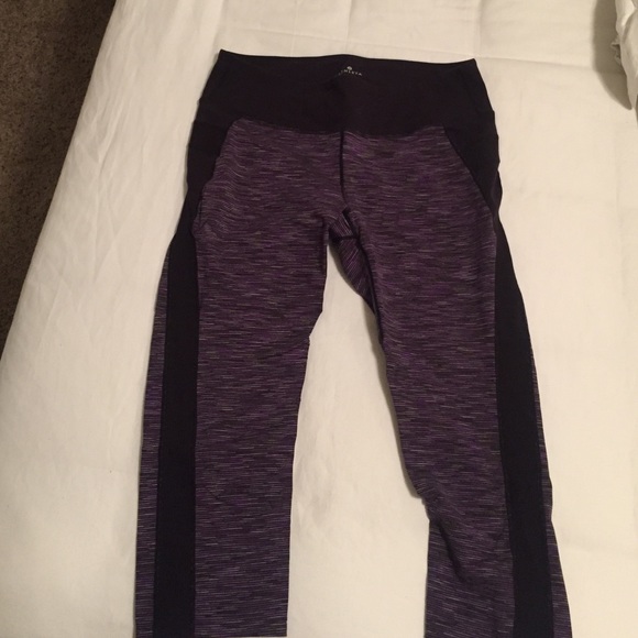 Athleta size L capris