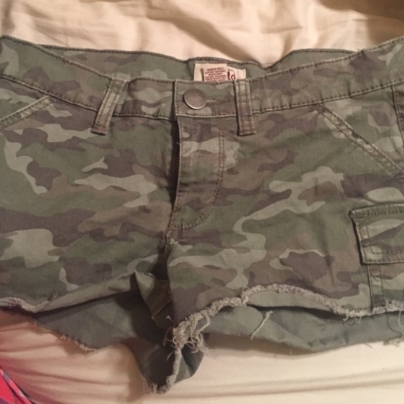 Camo shorts - Picture 1 of 3
