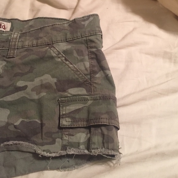 Camo shorts - Picture 2 of 3