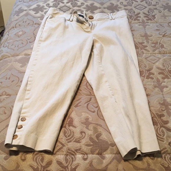 PETITE Casual, comfy capris