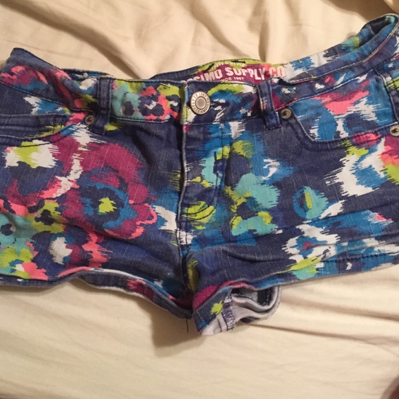 Colorful printed jean shorts - Picture 1 of 3