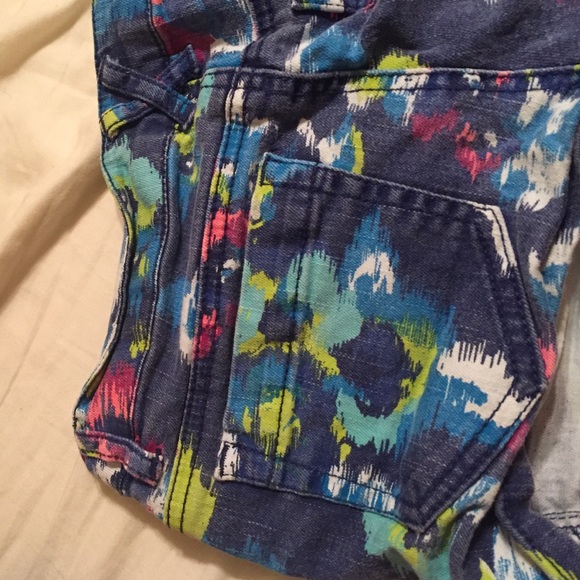 Colorful printed jean shorts - Picture 3 of 3
