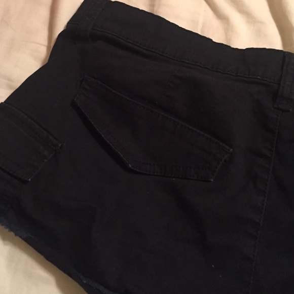 Black jean shorts - Picture 3 of 3