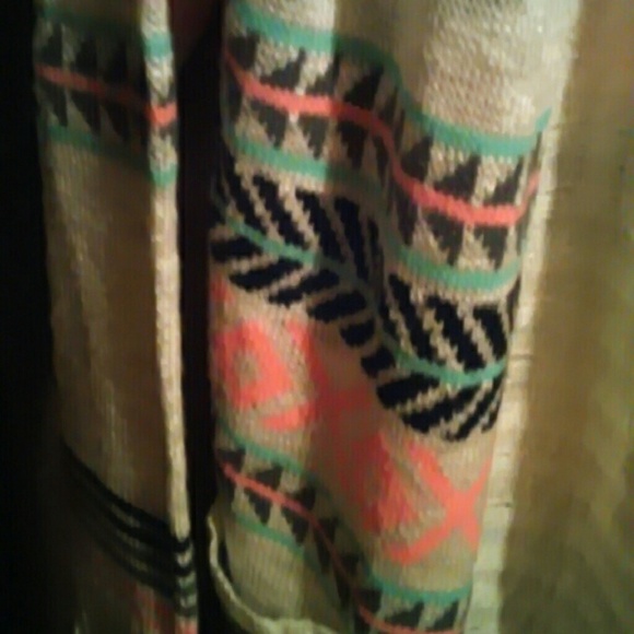 ππ Aztec Sweater - Picture 2 of 4