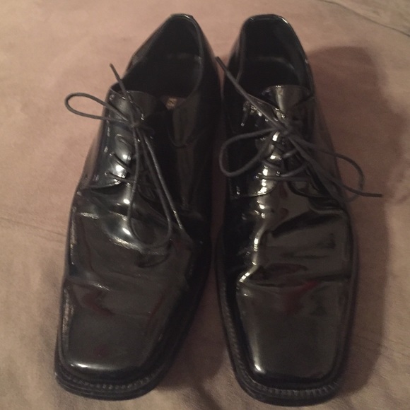 Men's dress shoe