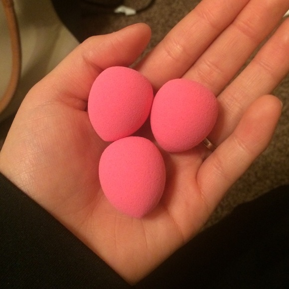 Mini blending sponges. $7 on Ⓜ️