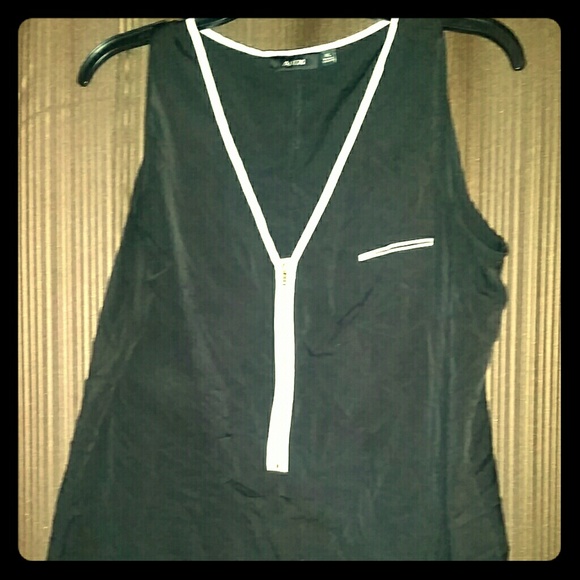 Apt. 9 black and white with gold zipper blouse