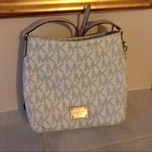 Michael Kors Jet Set Large Logo Messenger Bag