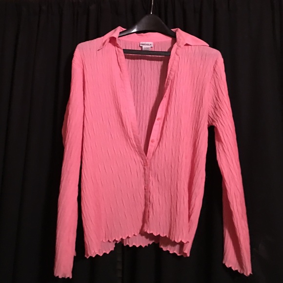 100% Polyester long sleeve shirt.