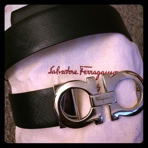 SOLD ✔️ Salvatore Ferragamo Nero & Porcellana Belt