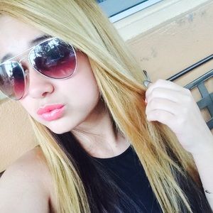 Meet your Posher, Vanessa