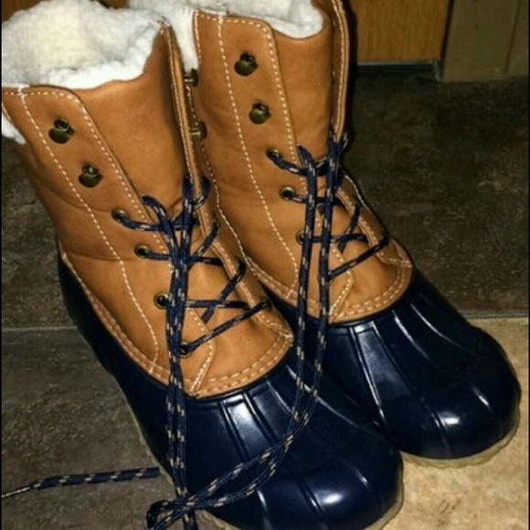 Duck boots with fur