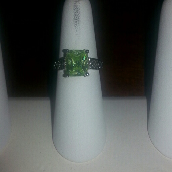 NWT LIA SOPHIA "APPLETON" RING