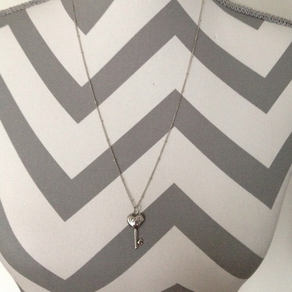 Love is the Key. Handcrafted necklace - Picture 3 of 4