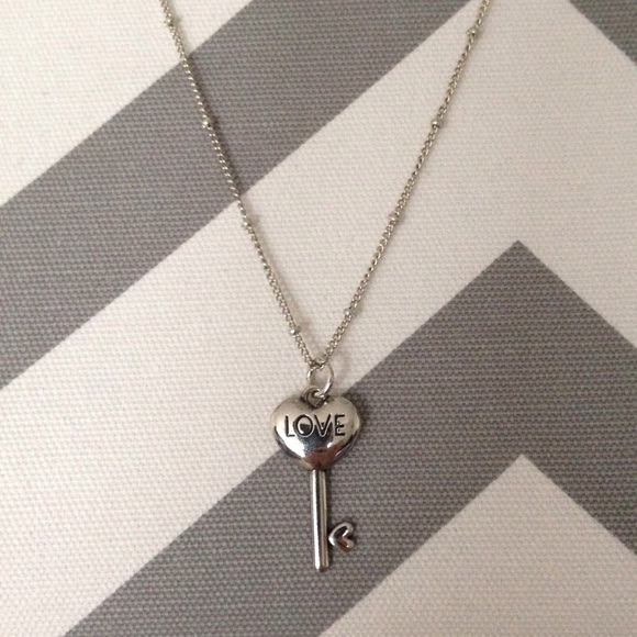 Love is the Key. Handcrafted necklace - Picture 2 of 4