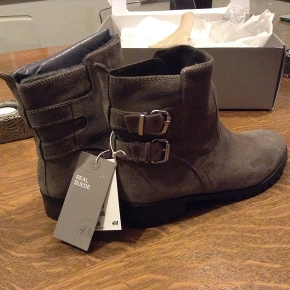 Brand new H&M suede ankle boots, 8.5. - Picture 2 of 3