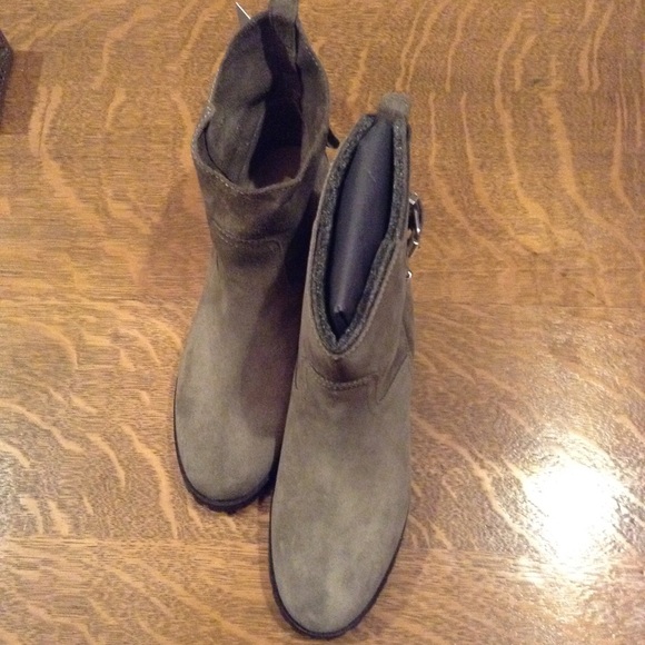 Brand new H&M suede ankle boots, 8.5. - Picture 3 of 3