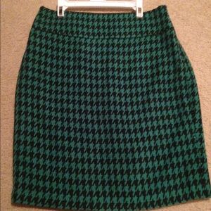 Brand new fitted skirt. Fully lined.
