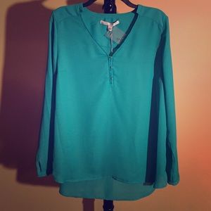 Long sleeve teal top