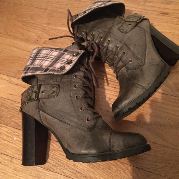 Combat boots